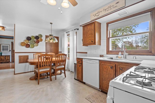 3710 S Pleasant View DRIVE, New Berlin, WI 53151