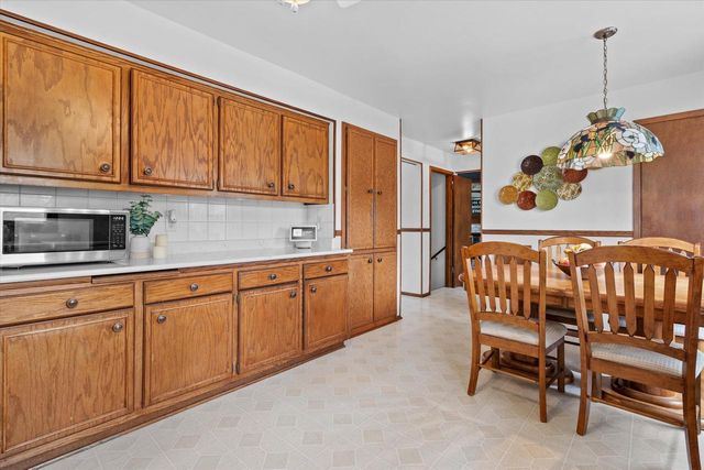3710 S Pleasant View DRIVE, New Berlin, WI 53151