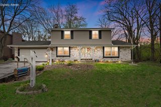 3710 S Pleasant View DRIVE, New Berlin, WI 53151