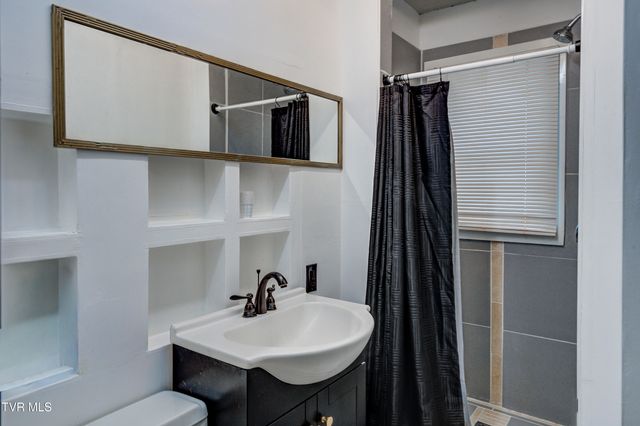 1511 East Holston Avenue, Johnson City, TN 37601