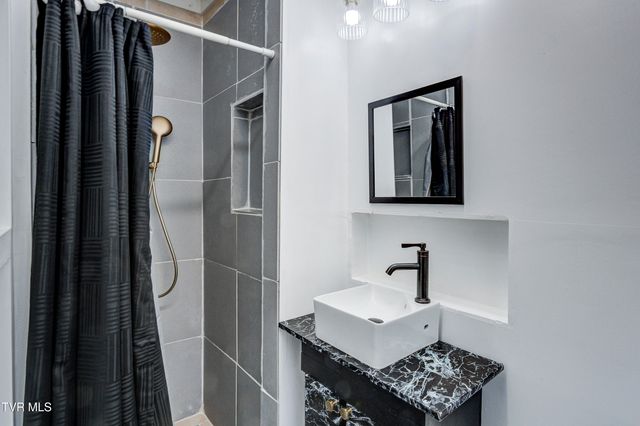 1511 East Holston Avenue, Johnson City, TN 37601