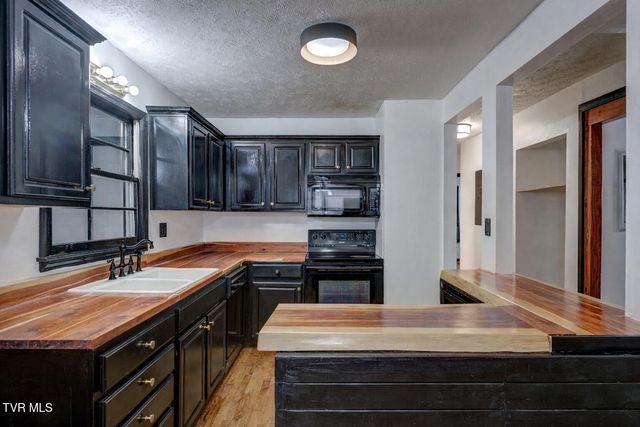 1511 East Holston Avenue, Johnson City, TN 37601