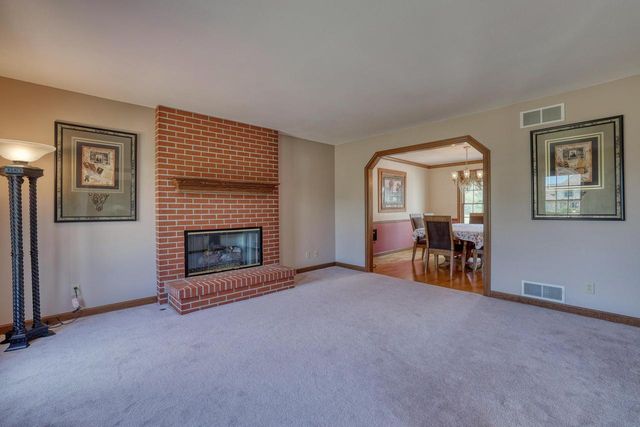 W284N4919 Roosevelts Quay, Pewaukee, WI 53072