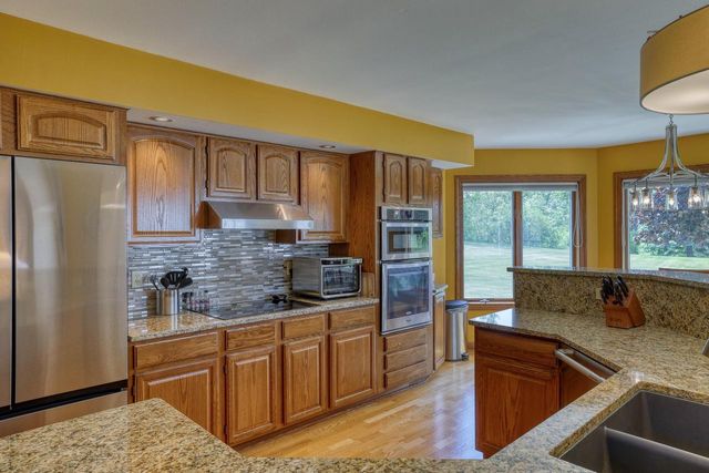 W284N4919 Roosevelts Quay, Pewaukee, WI 53072