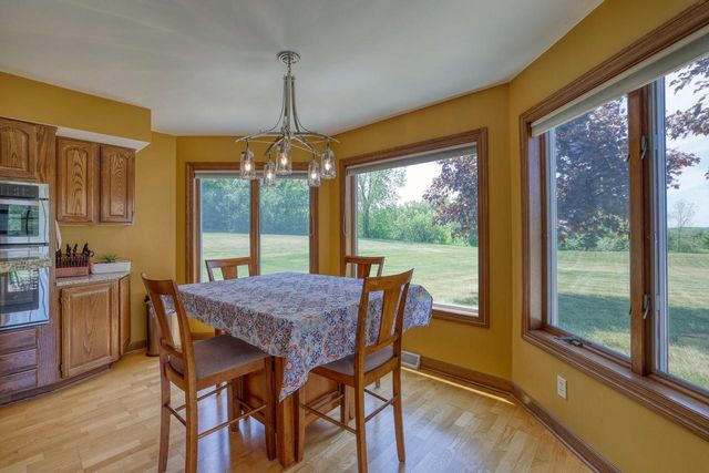 W284N4919 Roosevelts Quay, Pewaukee, WI 53072