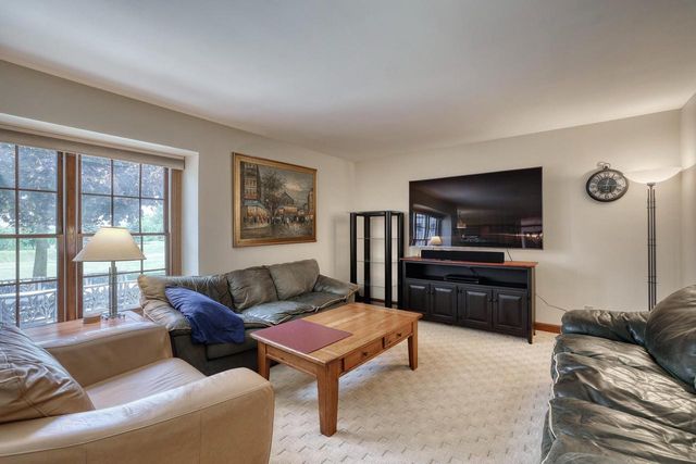 W284N4919 Roosevelts Quay, Pewaukee, WI 53072