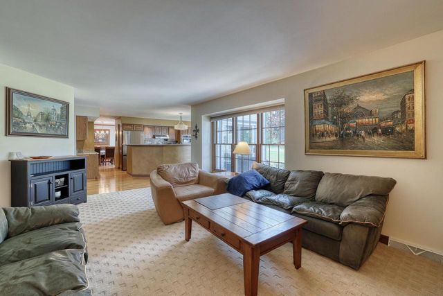 W284N4919 Roosevelts Quay, Pewaukee, WI 53072