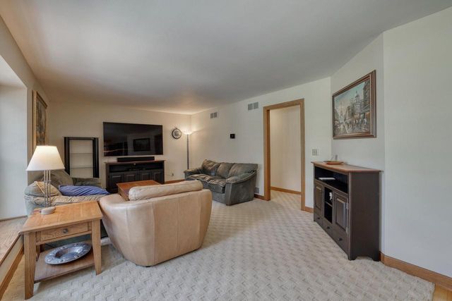 W284N4919 Roosevelts Quay, Pewaukee, WI 53072