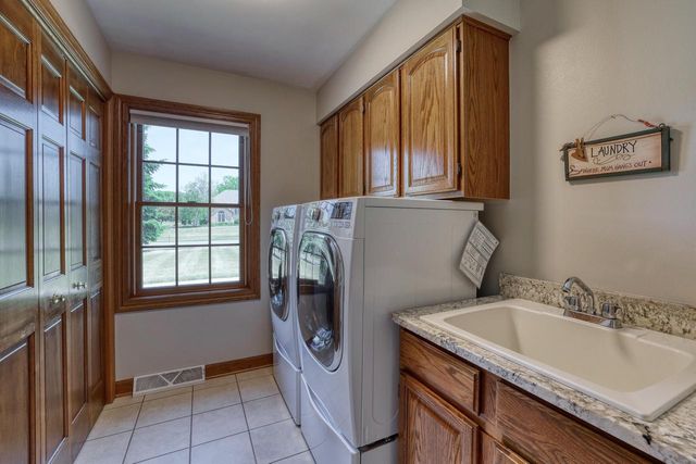 W284N4919 Roosevelts Quay, Pewaukee, WI 53072
