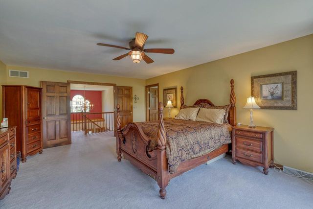 W284N4919 Roosevelts Quay, Pewaukee, WI 53072