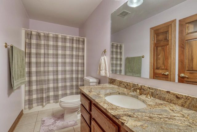 W284N4919 Roosevelts Quay, Pewaukee, WI 53072