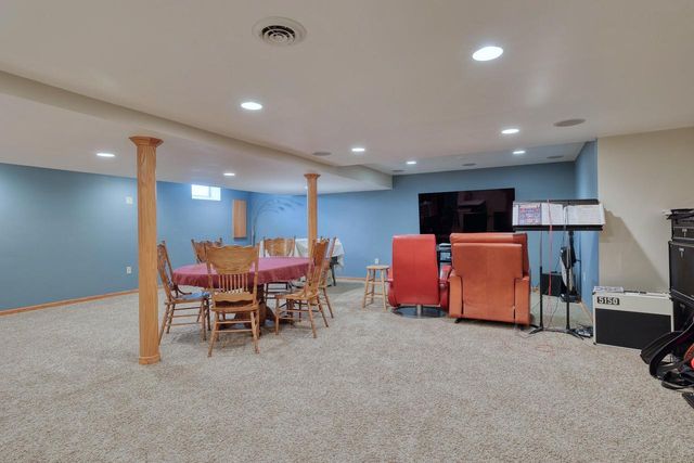 W284N4919 Roosevelts Quay, Pewaukee, WI 53072