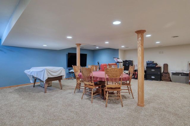 W284N4919 Roosevelts Quay, Pewaukee, WI 53072