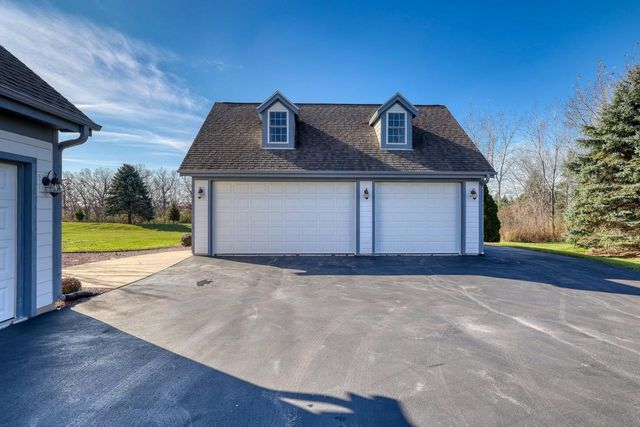 W284N4919 Roosevelts Quay, Pewaukee, WI 53072