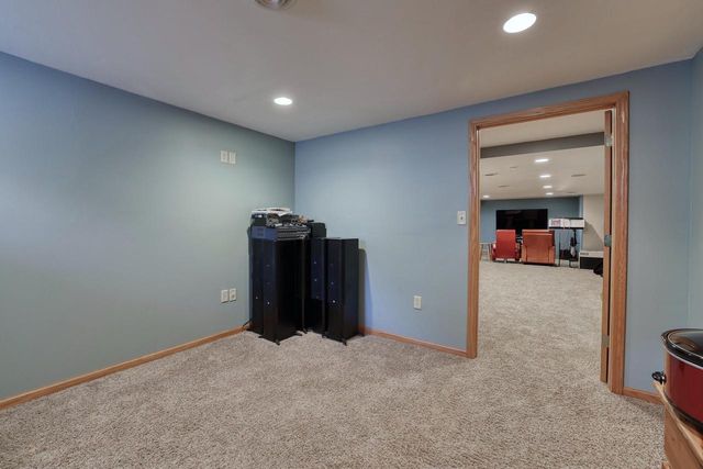 W284N4919 Roosevelts Quay, Pewaukee, WI 53072