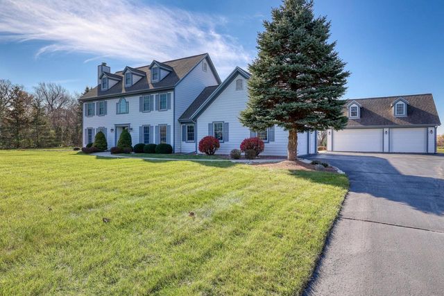 W284N4919 Roosevelts Quay, Pewaukee, WI 53072