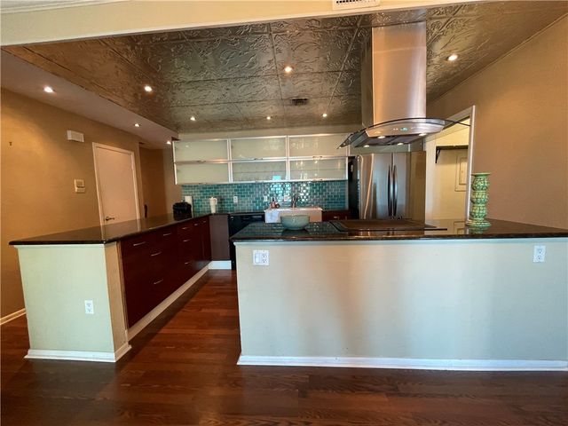 520 S Chaparral St 301, Corpus Christi, TX 78401