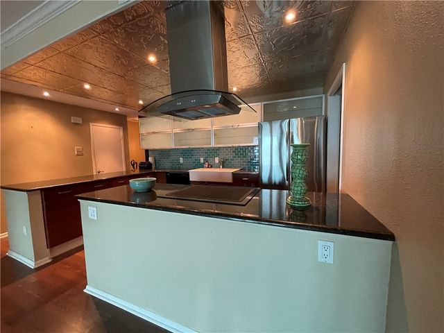 520 S Chaparral St 301, Corpus Christi, TX 78401