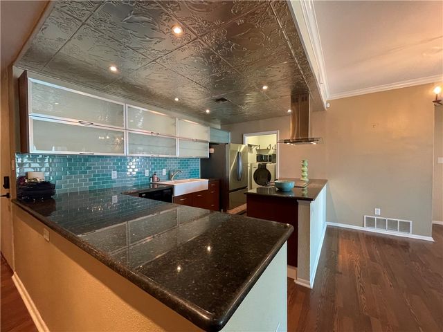 520 S Chaparral St 301, Corpus Christi, TX 78401