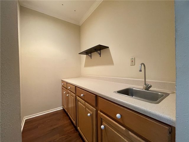 520 S Chaparral St 301, Corpus Christi, TX 78401