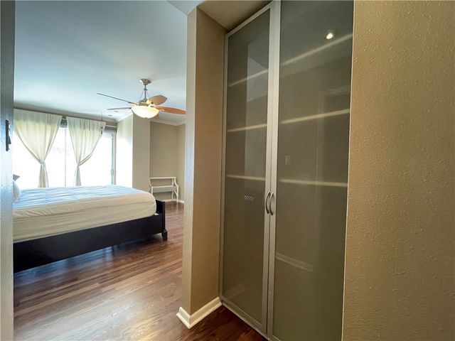 520 S Chaparral St 301, Corpus Christi, TX 78401