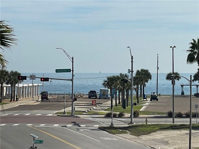 520 S Chaparral St 301, Corpus Christi, TX 78401