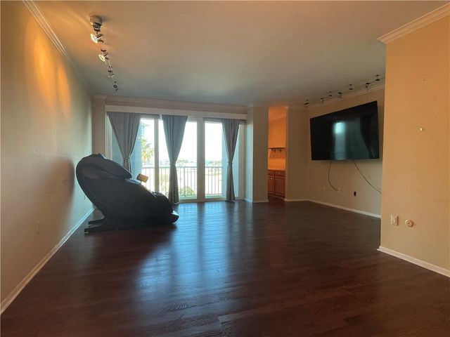 520 S Chaparral St 301, Corpus Christi, TX 78401