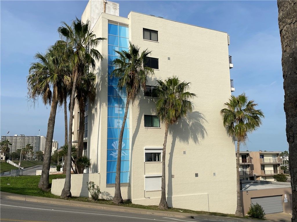 520 S Chaparral St 301, Corpus Christi, TX 78401 — photo 2