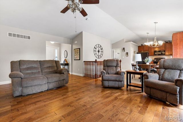 1910 Homefield Prairie Court, O'fallon, MO 63366