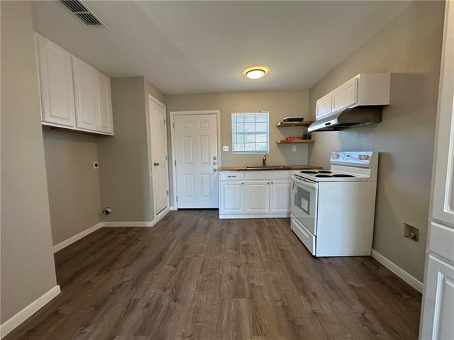 3152 Meadow, Robstown, TX 78380