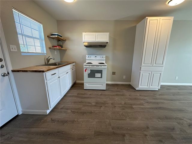 3152 Meadow, Robstown, TX 78380