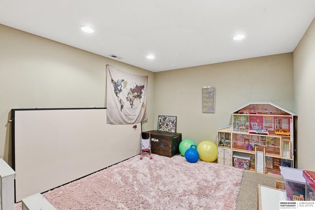 20816 Honeysuckle Drive, Omaha, NE 68022