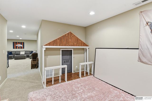 20816 Honeysuckle Drive, Omaha, NE 68022