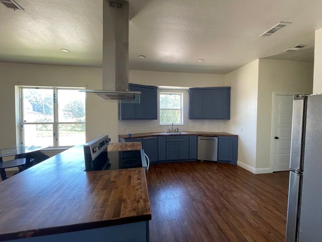 3423 S Harwood Street, Dallas, TX 75215