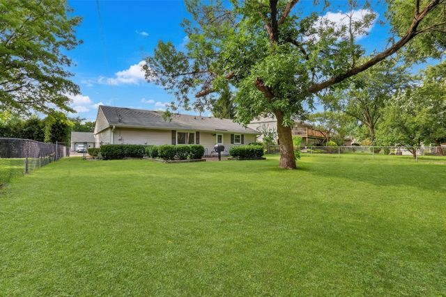 527 Sherwood Drive, Streamwood, IL 60107
