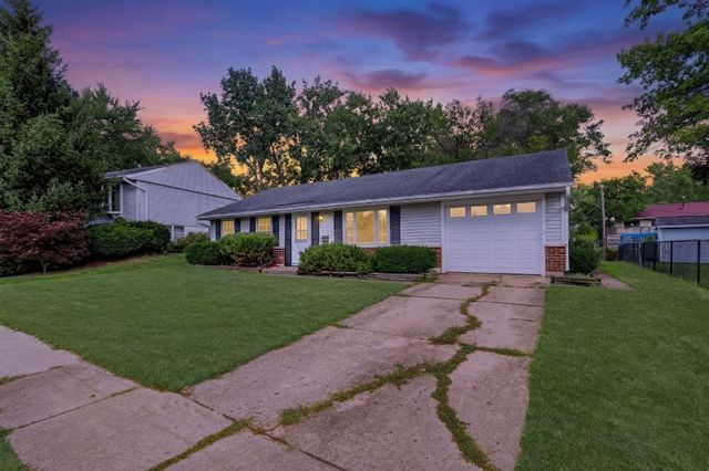 527 Sherwood Drive, Streamwood, IL 60107