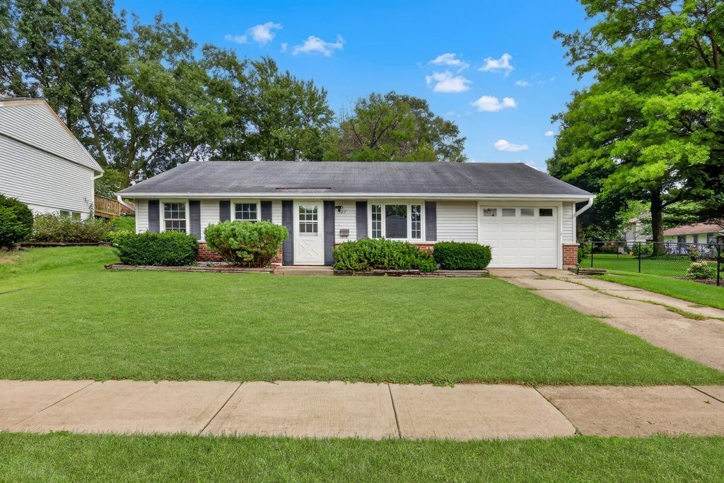 527 Sherwood Drive, Streamwood, IL 60107