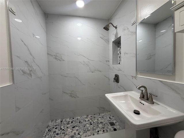 2520 NW 155th St, Miami Gardens, FL 33054