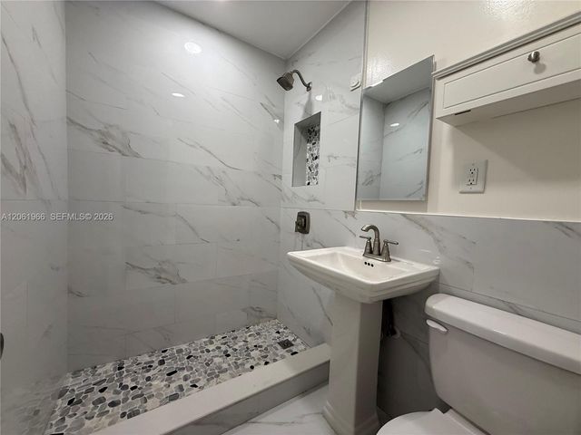 2520 NW 155th St, Miami Gardens, FL 33054