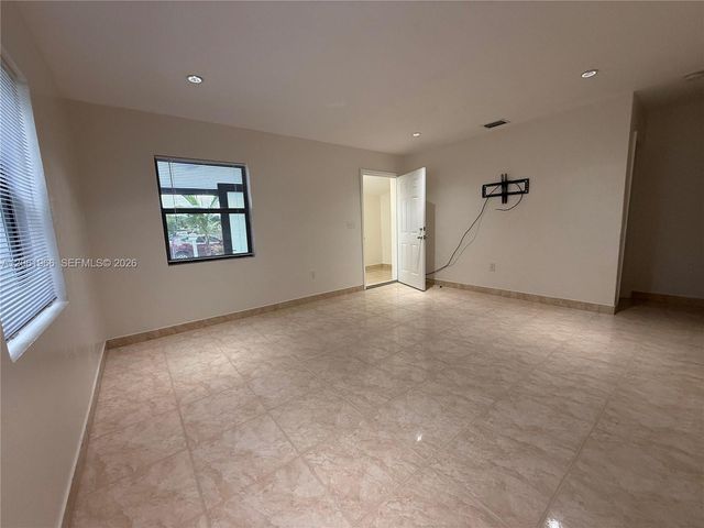 2520 NW 155th St, Miami Gardens, FL 33054
