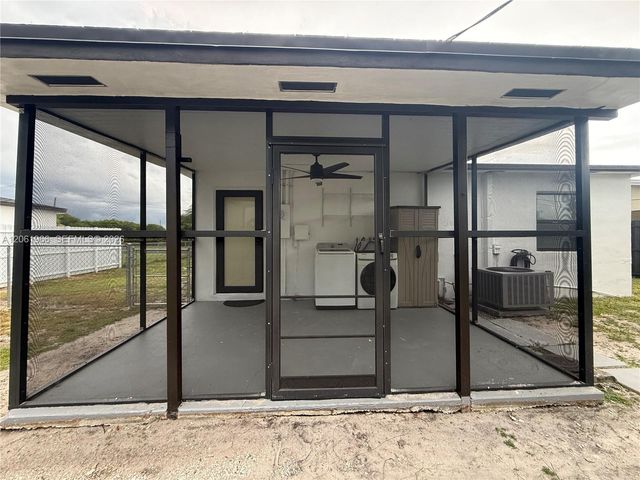 2520 NW 155th St, Miami Gardens, FL 33054