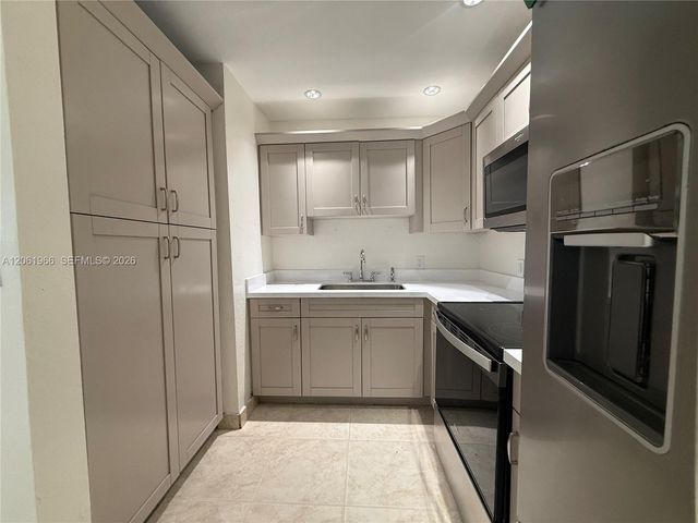 2520 NW 155th St, Miami Gardens, FL 33054