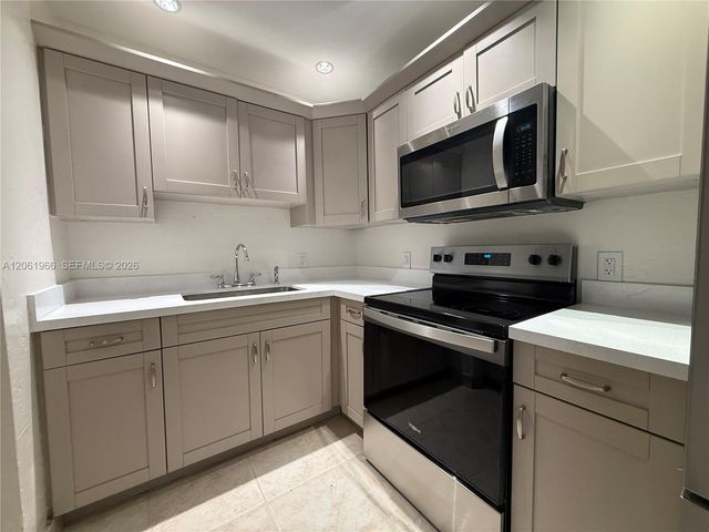 2520 NW 155th St, Miami Gardens, FL 33054