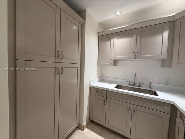 2520 NW 155th St, Miami Gardens, FL 33054