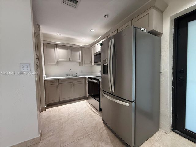 2520 NW 155th St, Miami Gardens, FL 33054