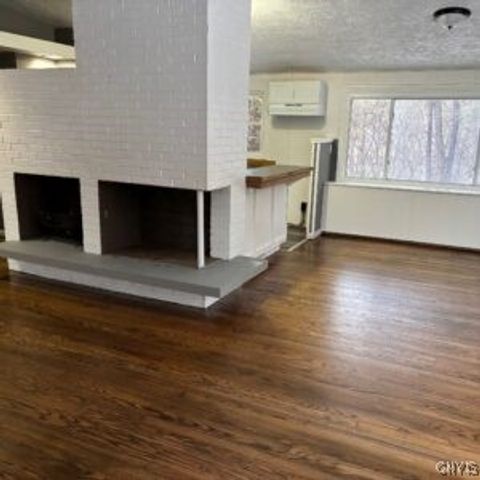 13 Farview Circle, Camillus, NY 13031