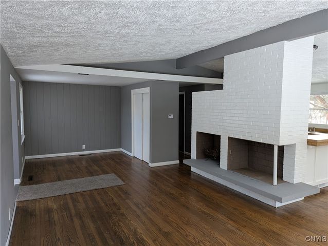 13 Farview Circle, Camillus, NY 13031