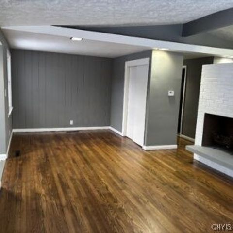 13 Farview Circle, Camillus, NY 13031