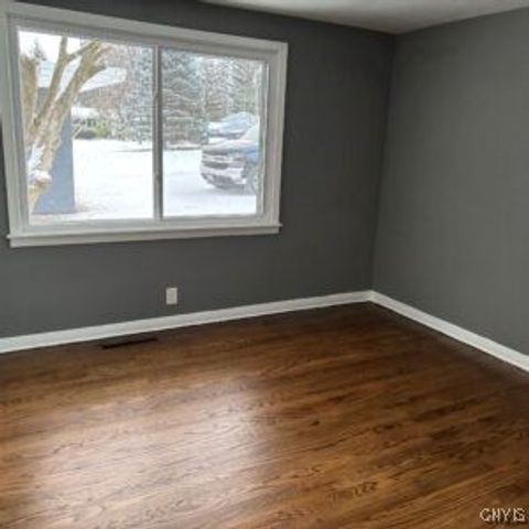 13 Farview Circle, Camillus, NY 13031