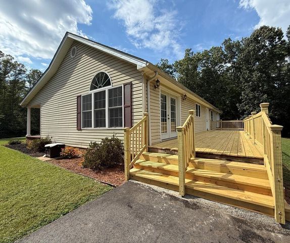 100 Flamingo RD, Bassett, VA 24055